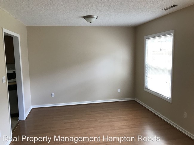 Building Photo - 3 br, 2.5 bath House - 4 Penzance Circle