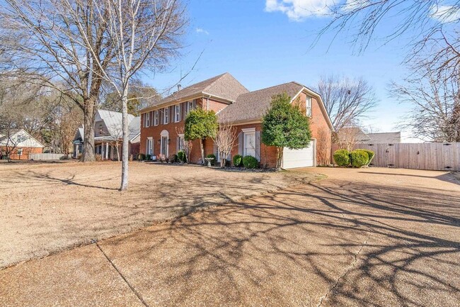 Building Photo - Colonial Style Collierville Home located o...