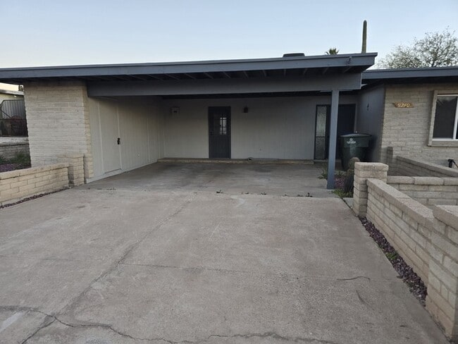 Building Photo - 9240 E Holmes St