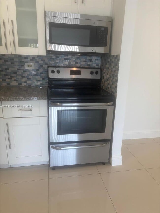 Foto del edificio - 7120 NW 179th St