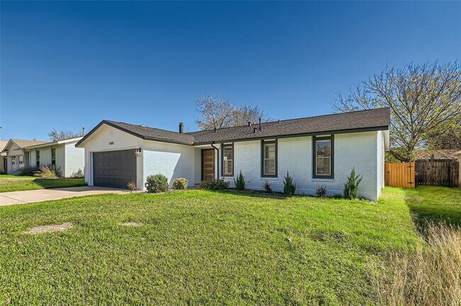 Building Photo - 11005 Applewood Dr