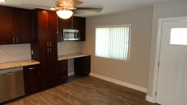 Photo - 300 1/2-204 1/2 E Mills Dr Townhome