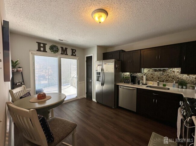 Foto del edificio - 39 Renaissance Ln