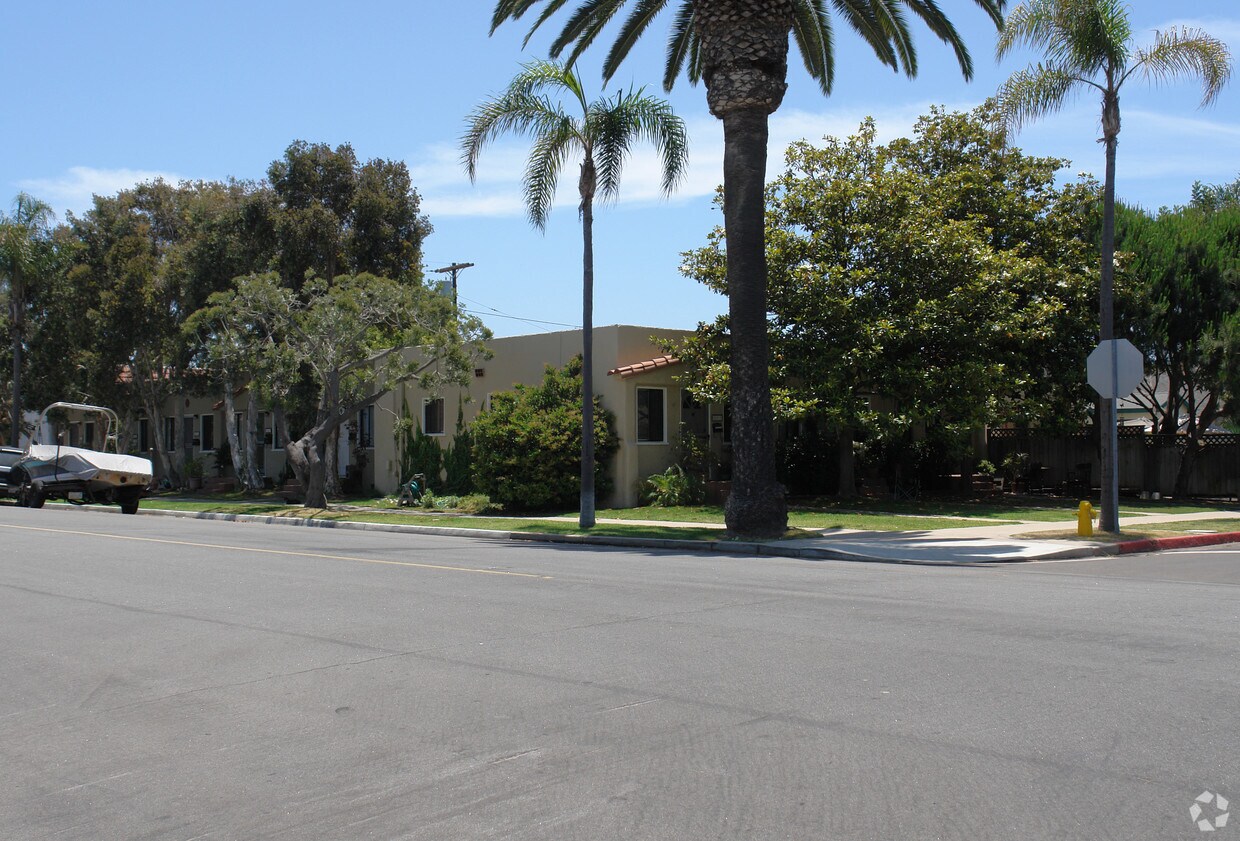 Primary Photo - 901-905 F Ave