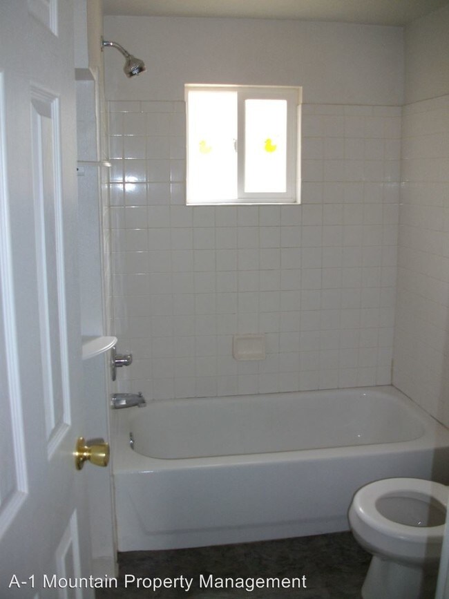 Building Photo - 2 br, 1 bath House - 30453 Hilltop Drive