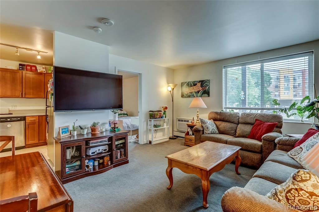 Living Room - 400 Hillside Ct