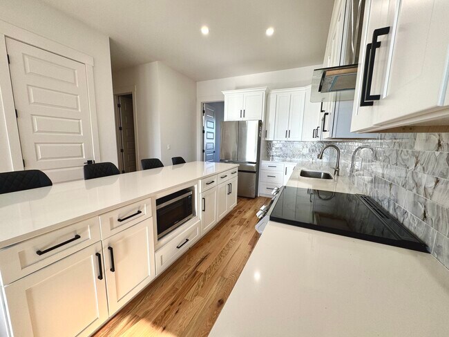 Foto del edificio - 411 McAdoo Ave