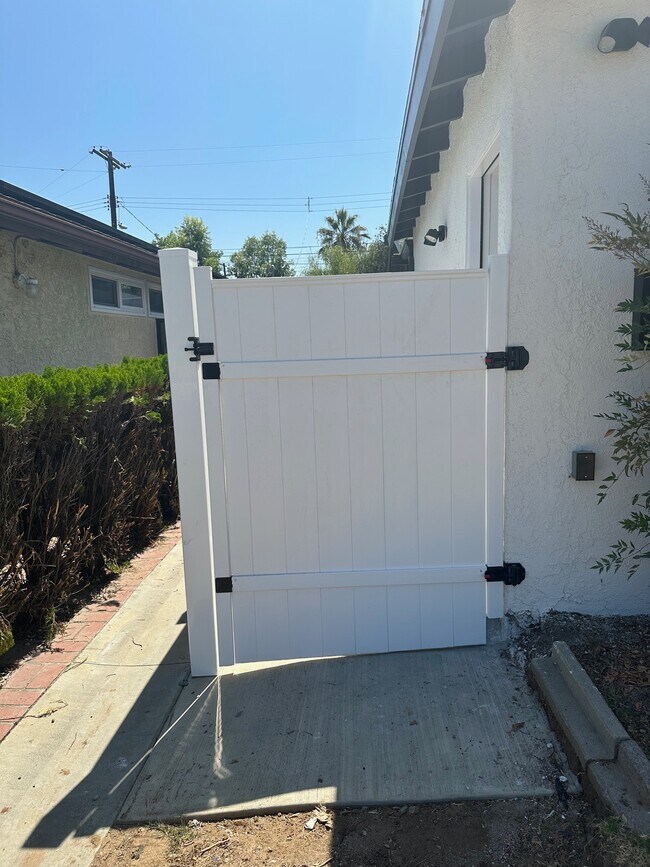 Entrada privada - 16730 Septo St