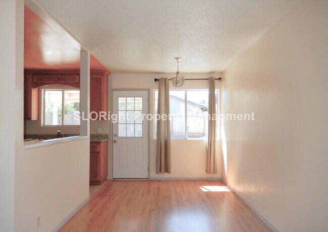 Foto del edificio - AVAILABLE OCTOBER - San Luis Obispo 3 Bedroom 1.5 Bathroom Home