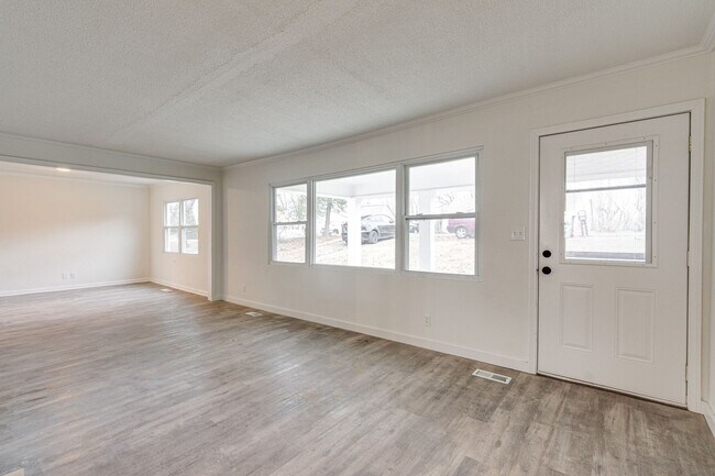 Building Photo - Newly renovated Home in the heart of East ...