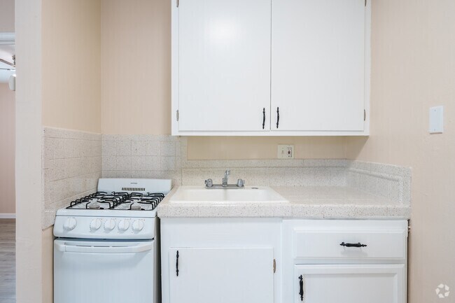 1 dormitorio, 1 baño - 400 pies cuadrados con encimera blanca - Cocina - Sandpiper Apartments