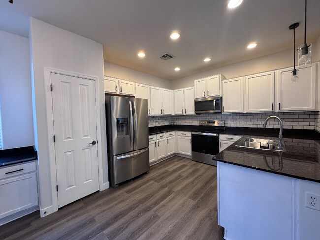 Building Photo - 15055 W Alexandria Way