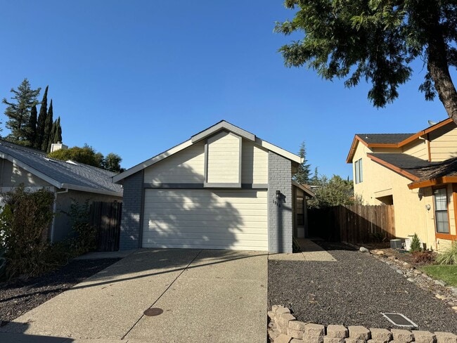 Building Photo - 1310 Puebla Way
