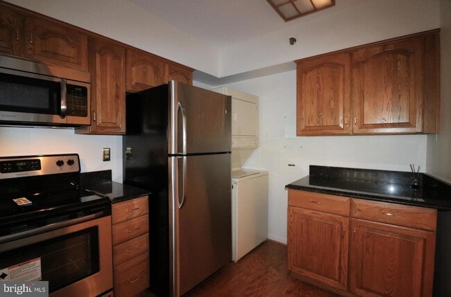 Building Photo - 1805 Crystal Dr
