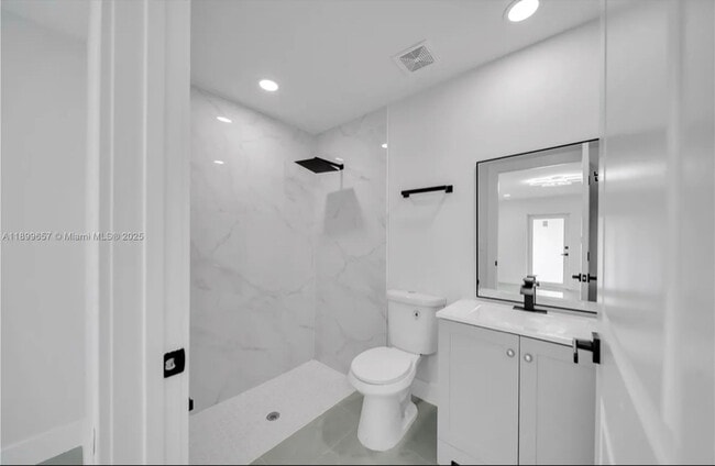 Foto del edificio - 513 Walter Gifford Ave S