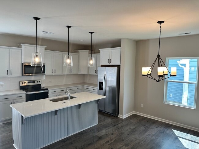 Building Photo - Brand New 5 Bedroom Model Home
