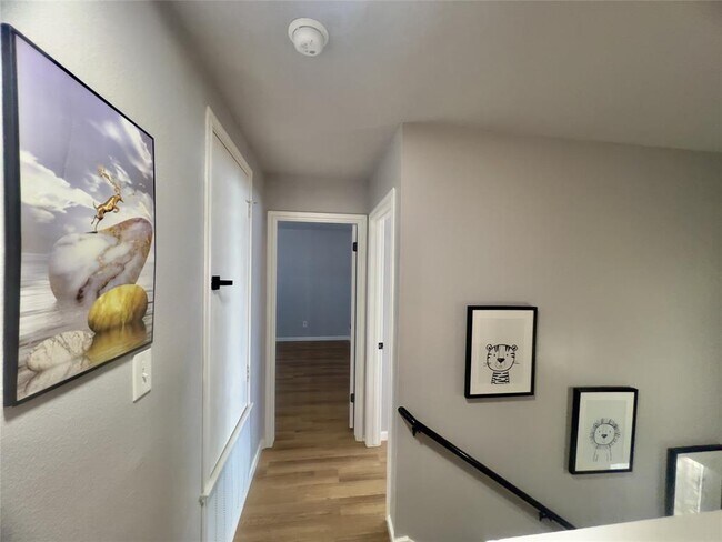 Foto del edificio - 2411 Glen Field Dr