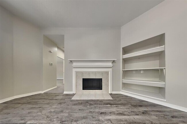 Building Photo - 6427 Upper Lake Dr