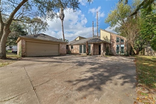 Building Photo - 15214 La Mancha Dr
