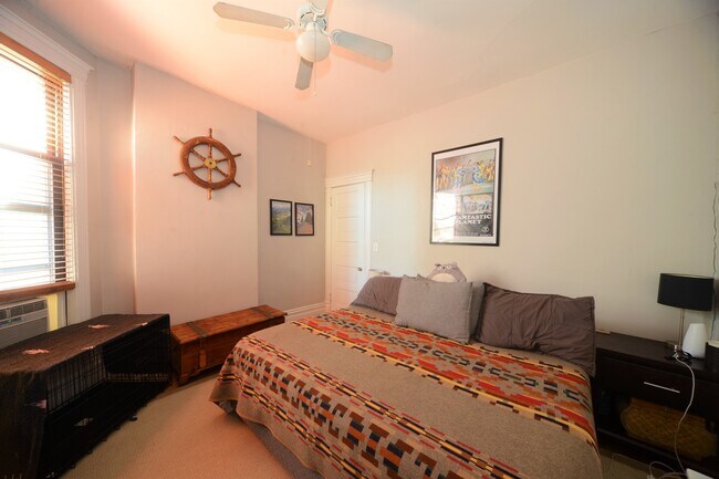 Foto del edificio - 2144 W Division St