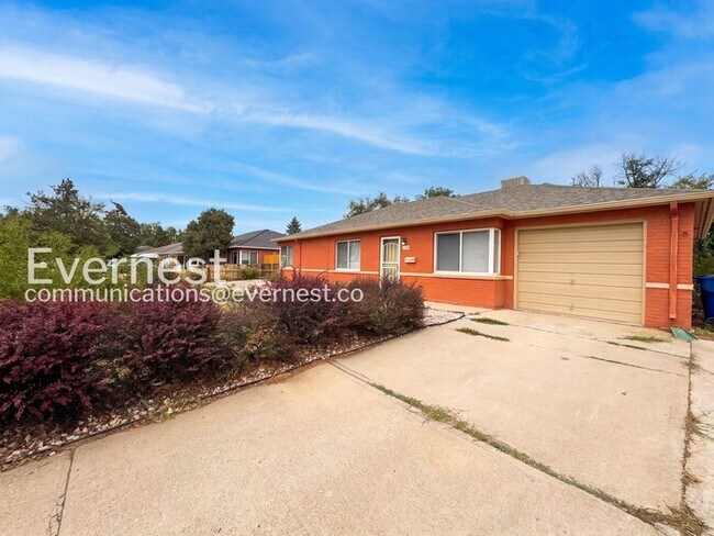 Foto del edificio - 3 Bed/2 Bath Home with Garage & Fenced Yard / Available Now!