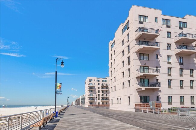 Foto del edificio - 100 W Broadway
