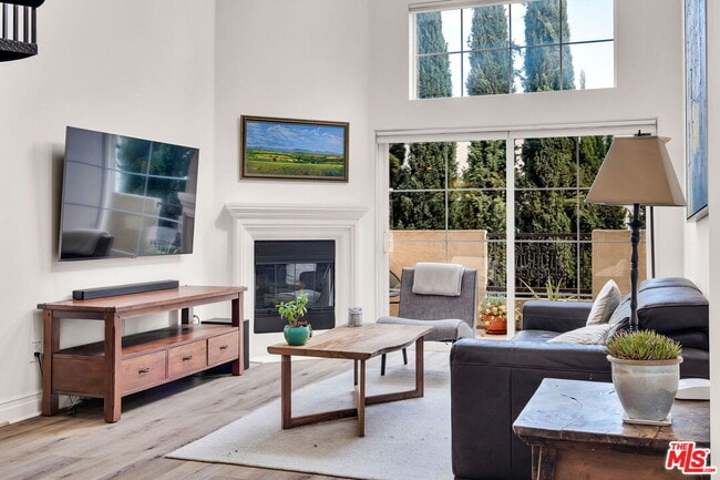 Foto del edificio - 15206 Burbank Blvd