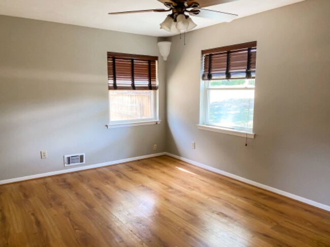 Foto del edificio - 6109 N Jim Miller Rd