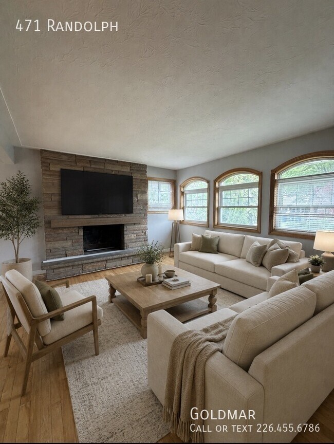 Photo du bâtiment - Large Home near the University! 6 Bedrooms & 2 Kitchens!
