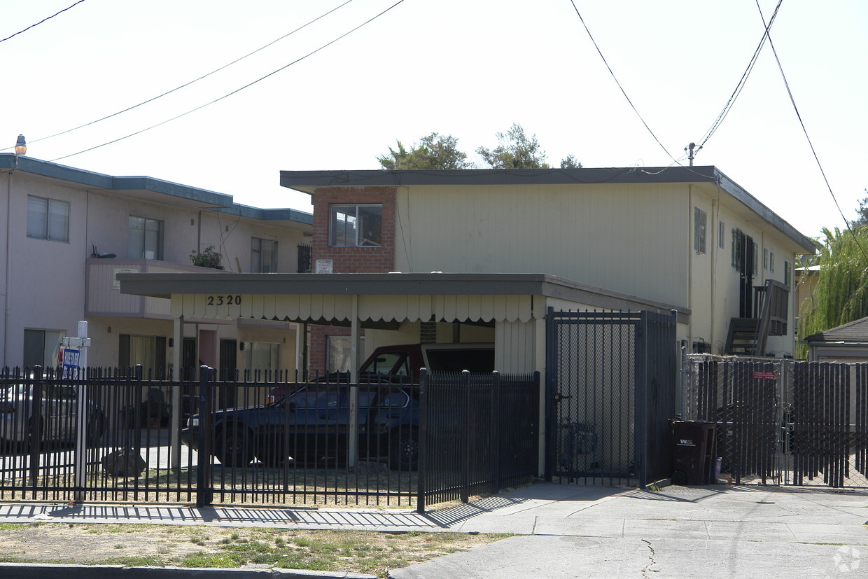 Foto principal - 2320 90th Ave