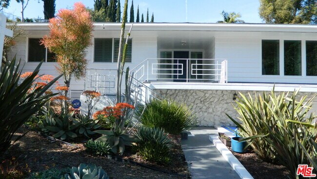 Building Photo - 4627 Presidio Dr