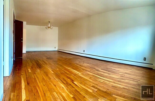 Building Photo - 25-22-25-33 33rd St