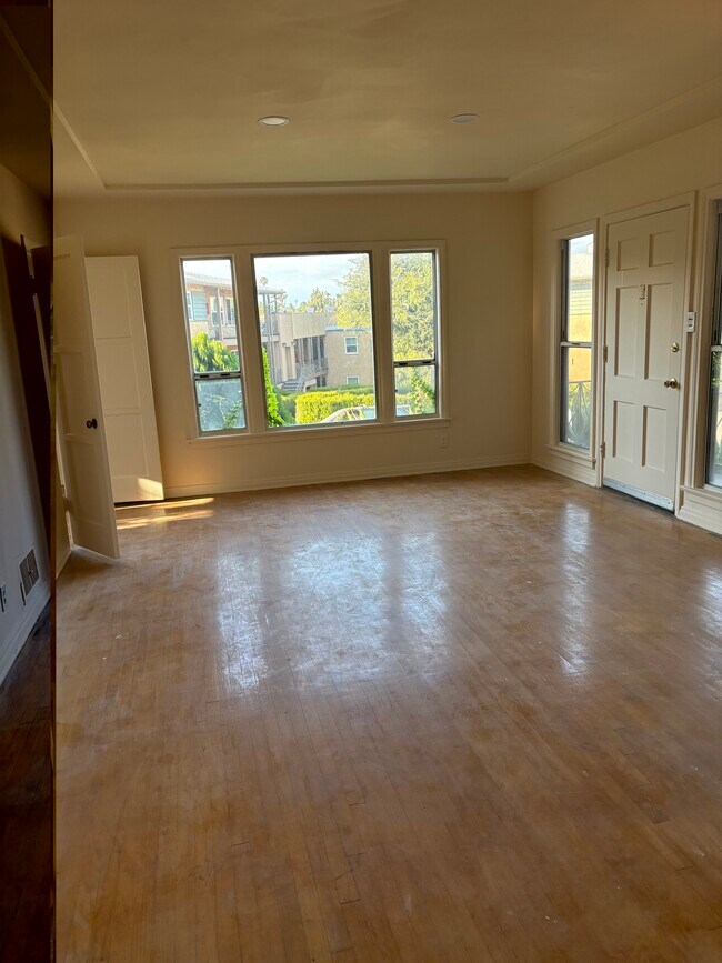 Foto del edificio - 5631 Edgemar Ave