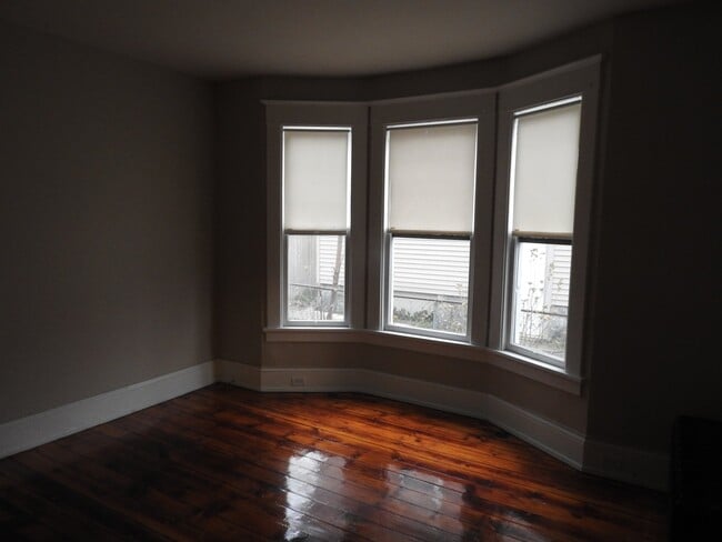 Building Photo - 306 Gold Ave NW