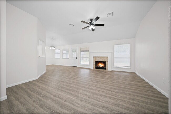 Foto del edificio - 4417 Briarwood Dr