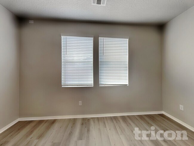 Foto del edificio - 4872 Blackburn Rd NE