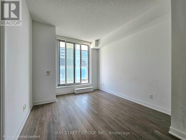 Photo du bâtiment - 5180 Yonge St