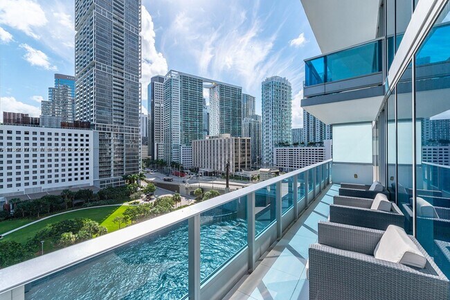 Building Photo - 200 Biscayne Blvd Way