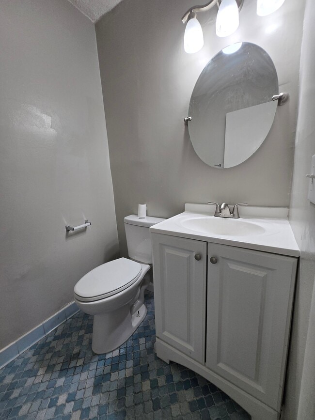 Building Photo - 1840 Tall Pines Cir