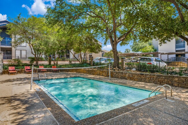 Las Colinas Heights Apartments Irving, TX