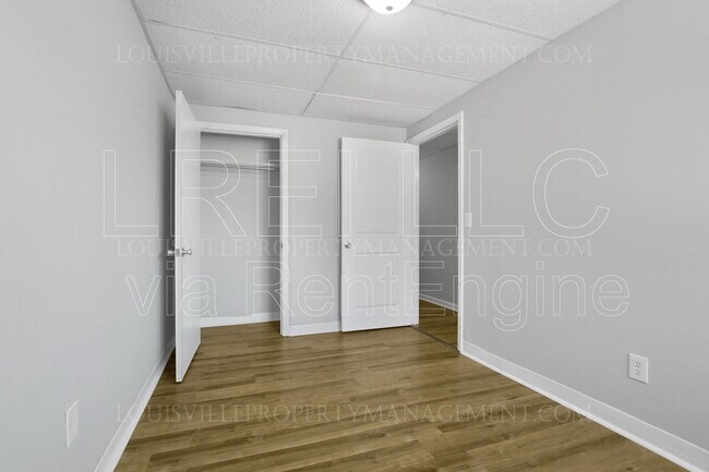 Foto del edificio - 704-706 Roselane St