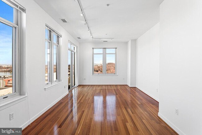 Building Photo - 155 Potomac Passage