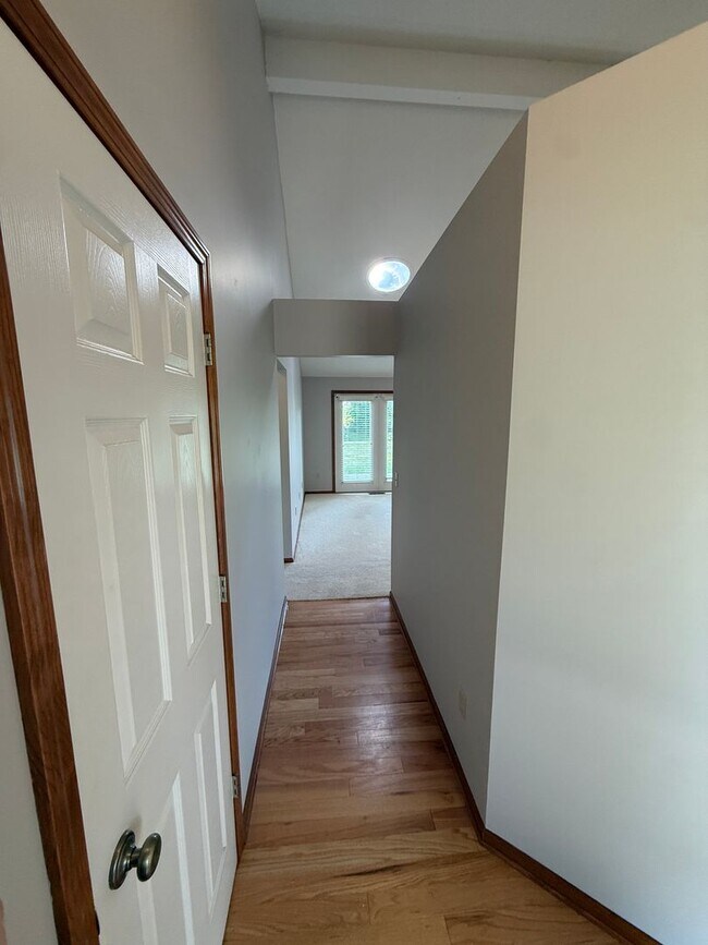 Building Photo - 5018 Goldfinch Ln