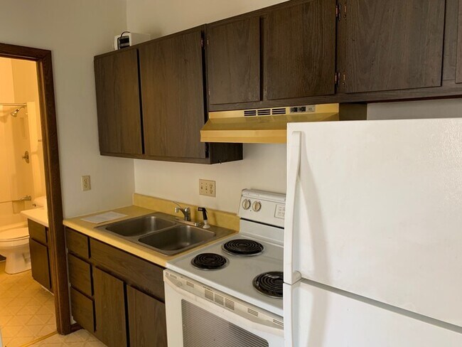 Foto del edificio - 1 Bedroom Neenah-Utilities Included