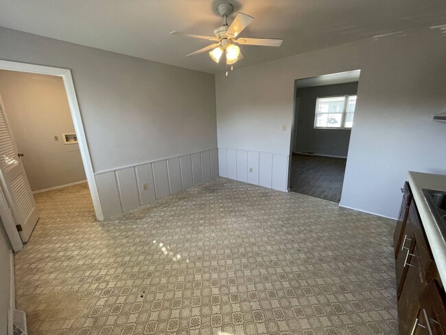 Building Photo - Charming Duplex in Middletown!