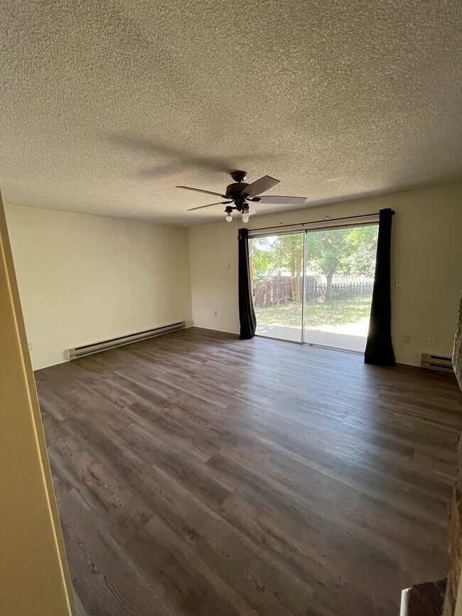 Foto del edificio - 3 Bed 1.5 Bath Townhouse