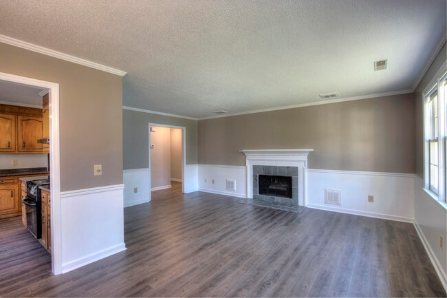 Building Photo - 407 Alice Ct