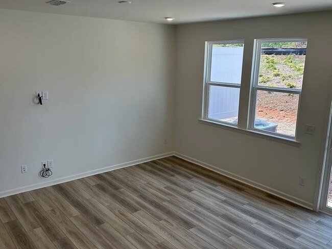 Building Photo - 169 Parker Ln