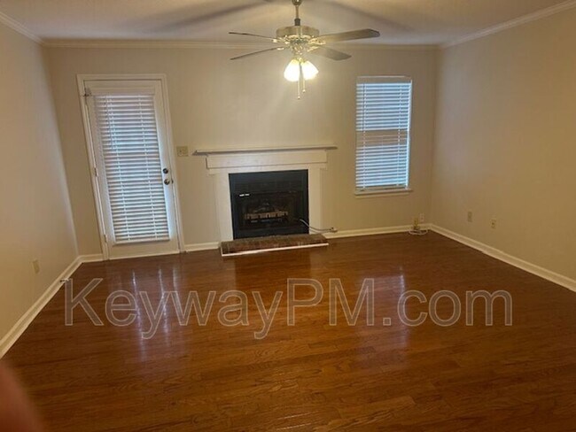 Foto del edificio - 1 Lake Forest Ct