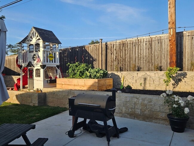 Foto del edificio - 1215 Royal Oak Rd